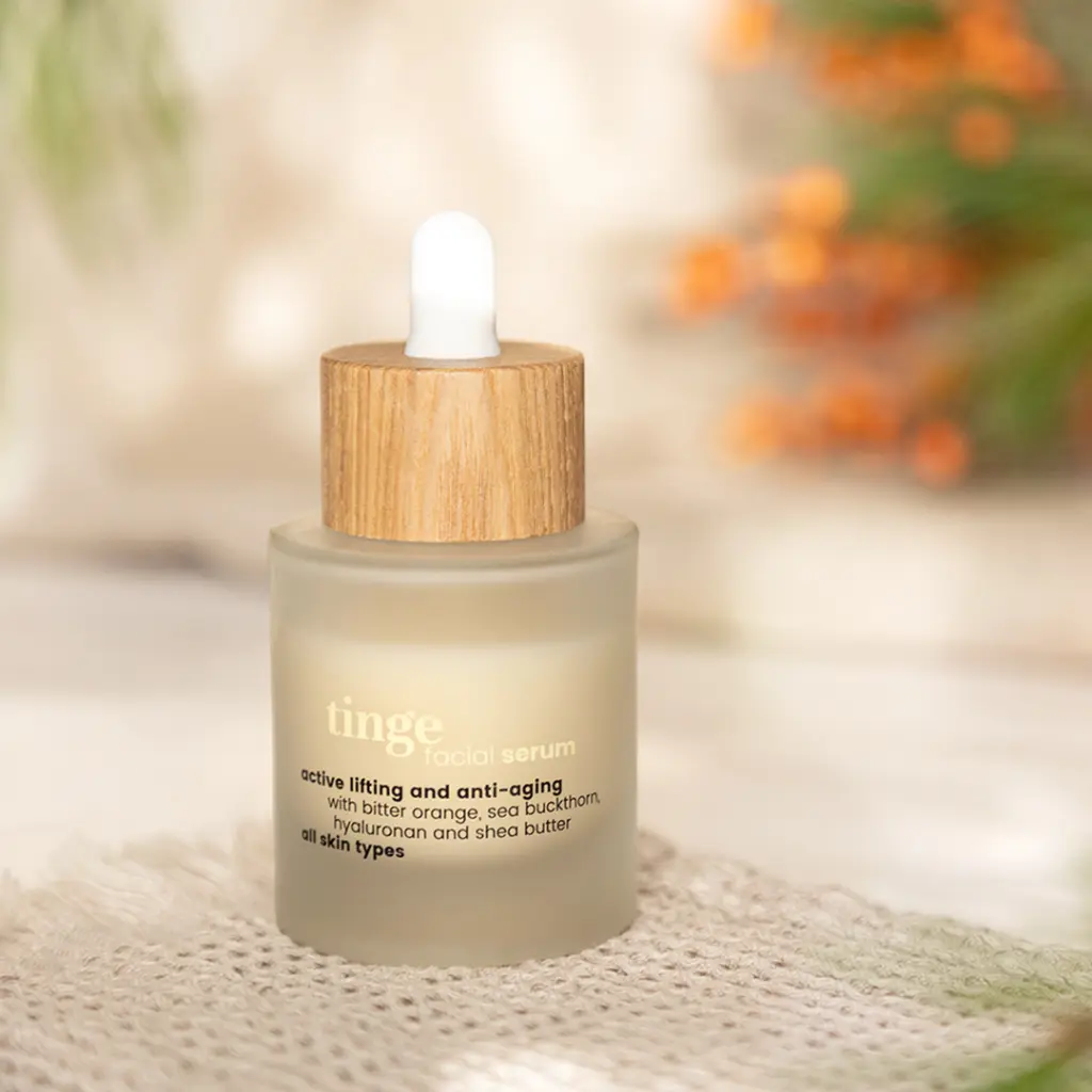 3923612_TingeFacialSerum_RechtstaandOpHandoek_LOW-RES_Vierkant.webp
