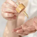 3923620_TingeFacialOil_DoserendOpHandpalm_LOWRES_vierkant.webp