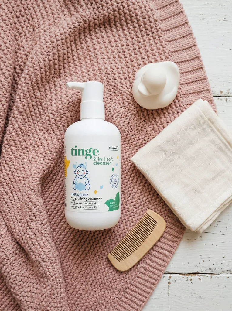 Tinge 2 in 1 soft cleanser for Babies-Lifestyle-1b.webp